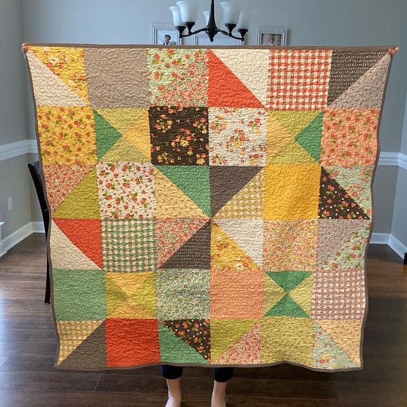 Handmade quilt - Picture 1 of 9